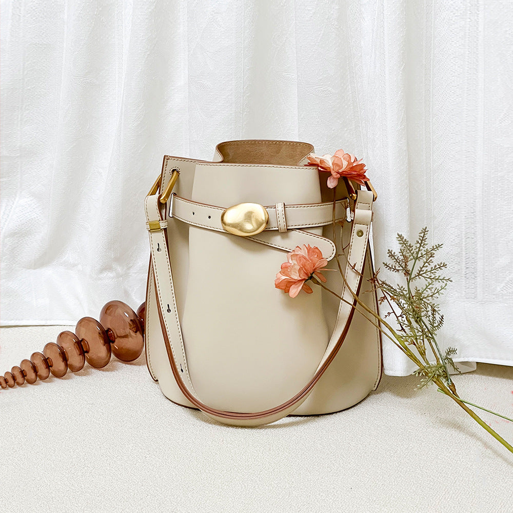 <tc>White Retro Leather Belt Shoulder Bucket Bags</tc>