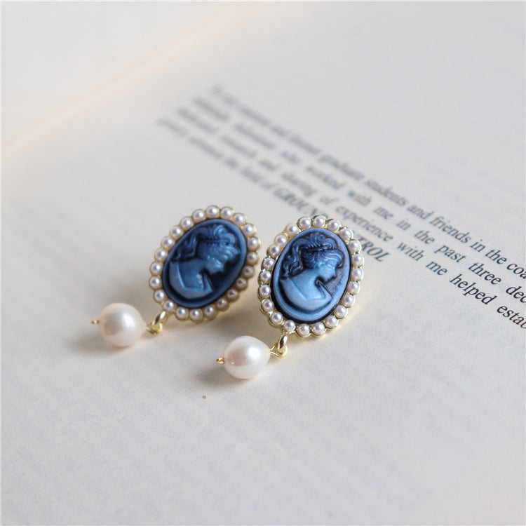 Retro Women's Relief Pearl Earrings