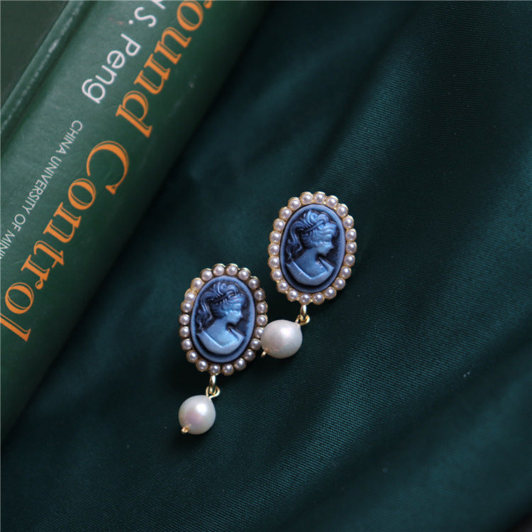 Retro Women's Relief Pearl Earrings