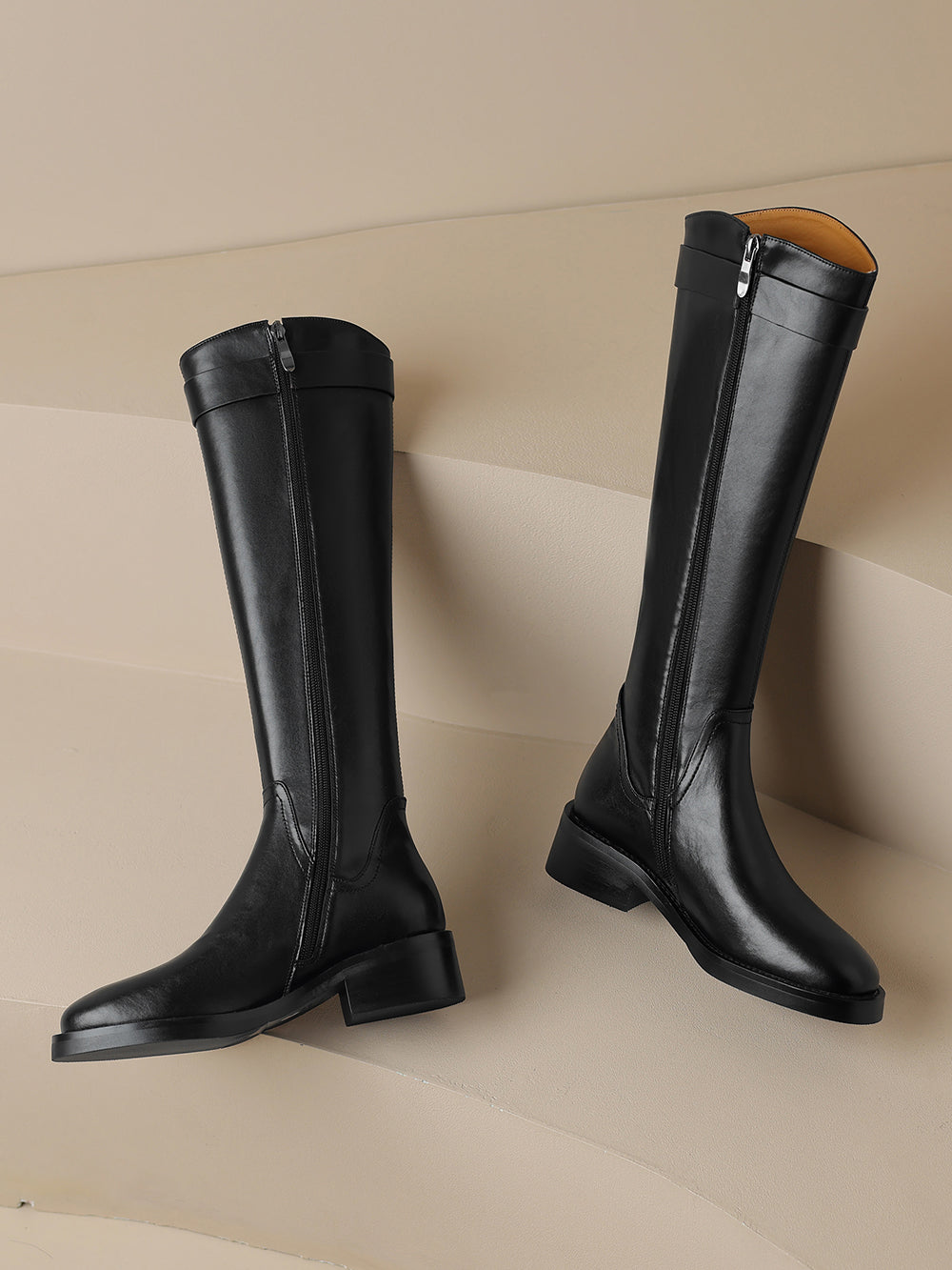 <tc>Women's Black Leather Flat Buckle Knee High Boots Round Toe Ridding Boots</tc>