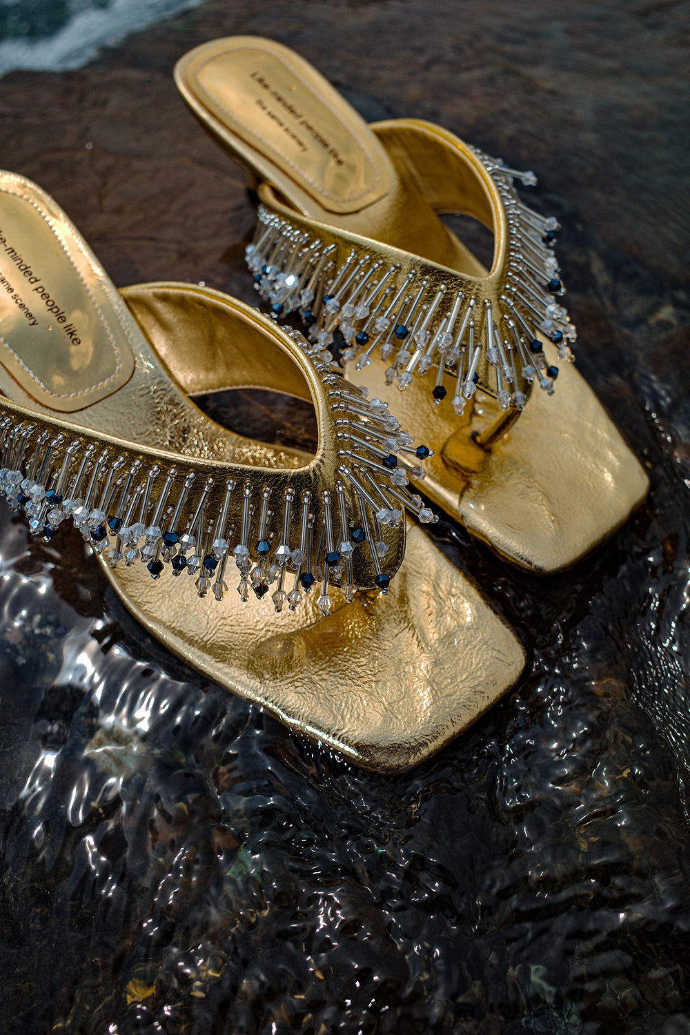 海風に揺れるタッセルハイヒールサンダル（Gold Breezy Tassel Sandals）