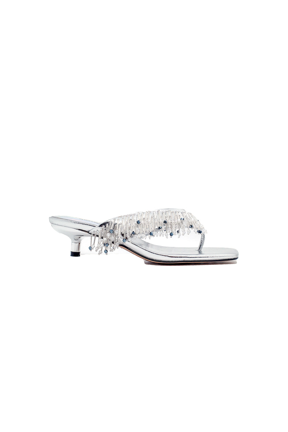 <tc>Silver Breezy Tassel Sandals</tc>