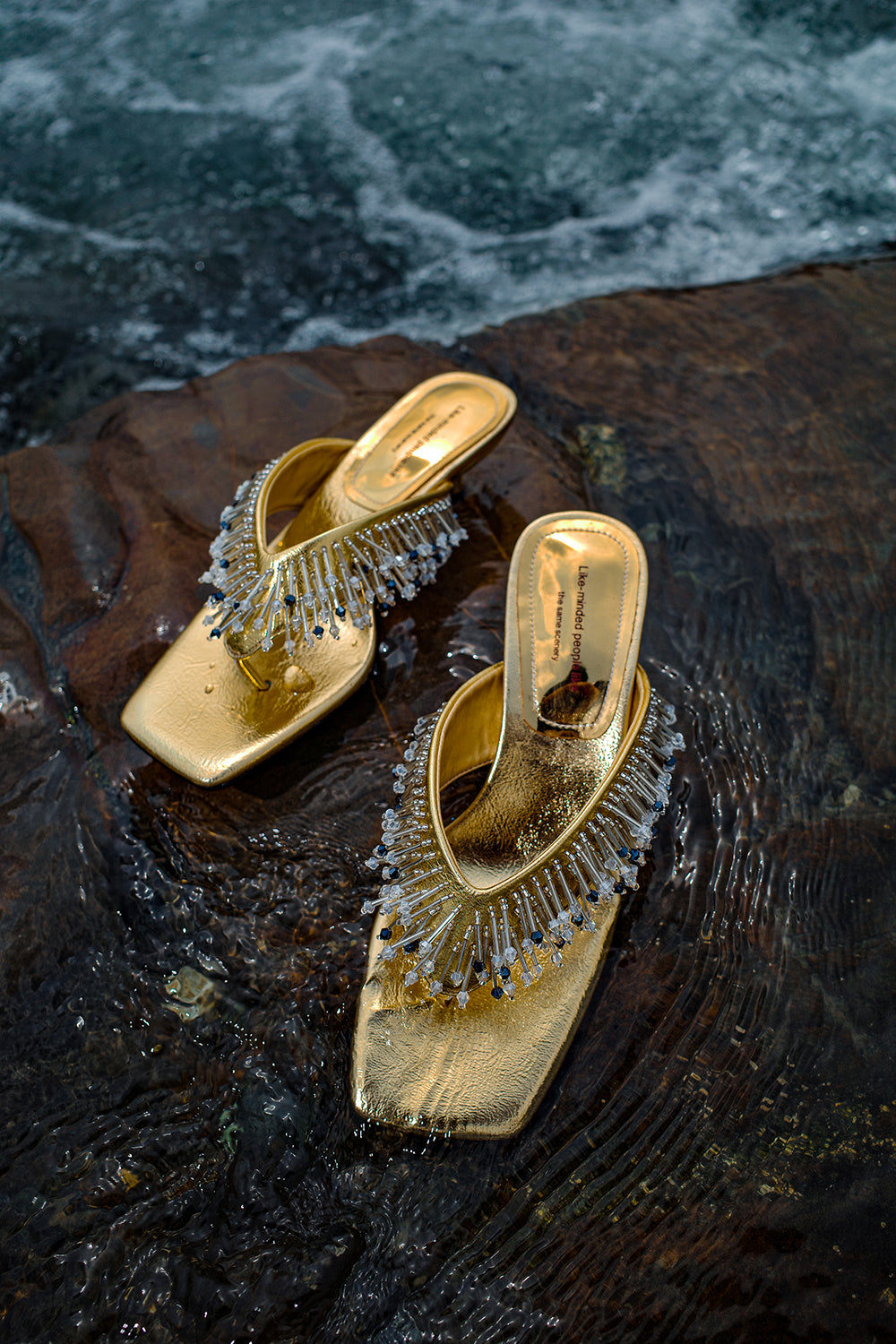 海風に揺れるタッセルハイヒールサンダル（Gold Breezy Tassel Sandals）