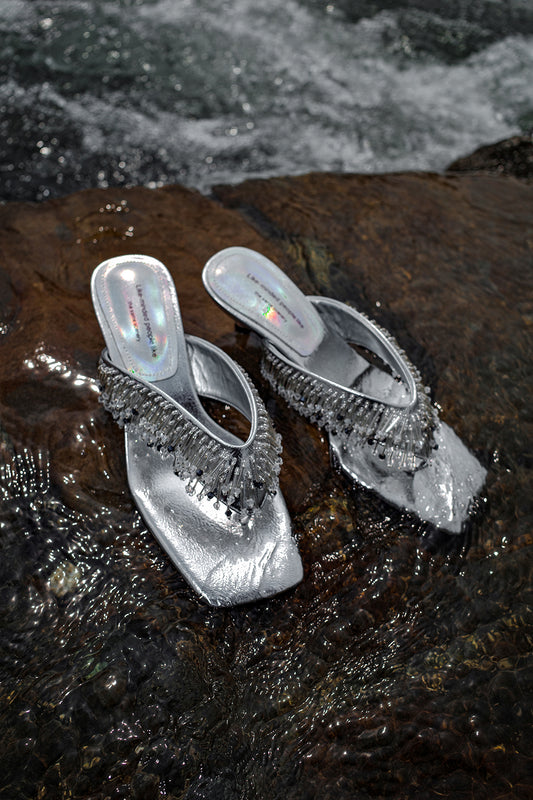 海風に揺れるタッセルハイヒールサンダル（Silver Breezy Tassel Sandals）