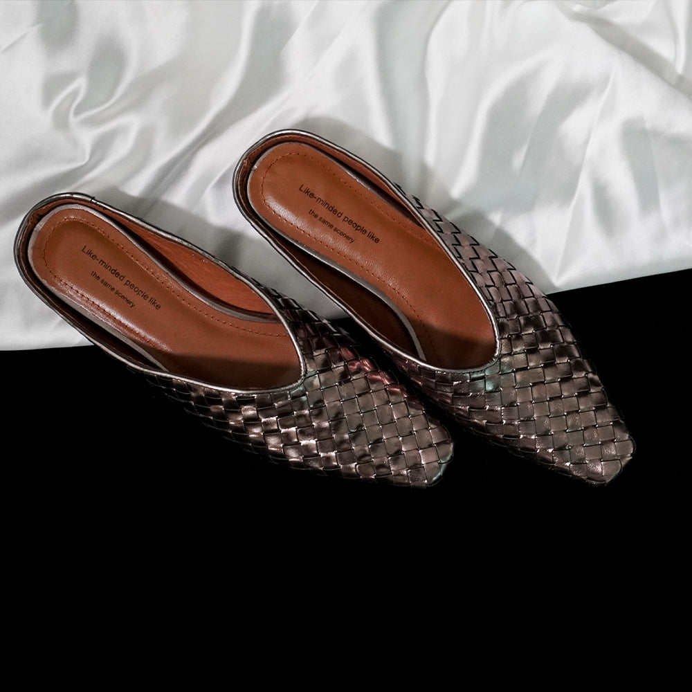 <tc>Womens Metallic Color Leather Woven Mule Flats</tc>