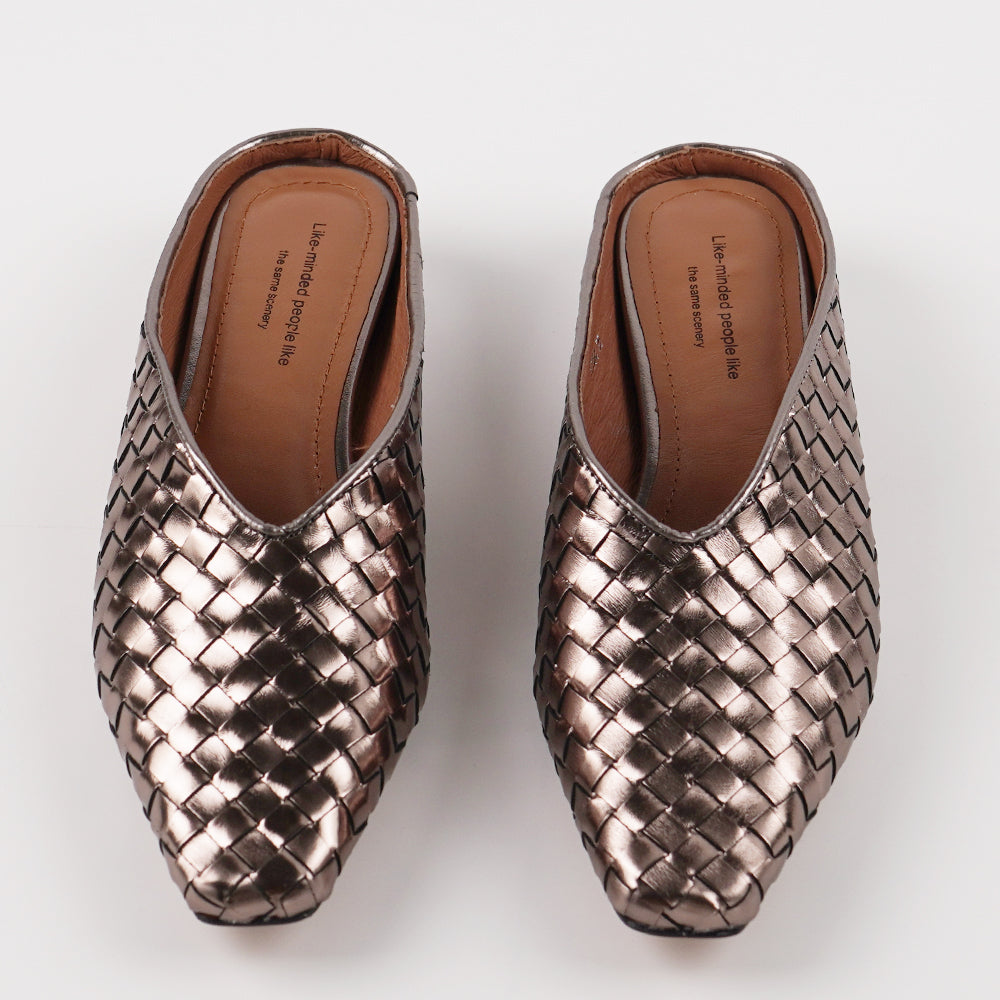 <tc>Womens Metallic Color Leather Woven Mule Flats</tc>