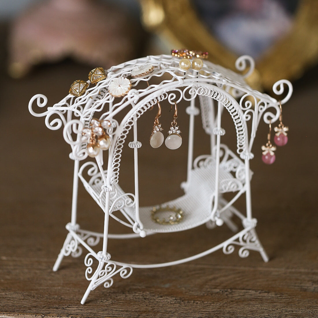 <tc>White Handicrafts Mini Furniture Iron Swing Jewelry Storage Rack Creative Home Decor</tc>