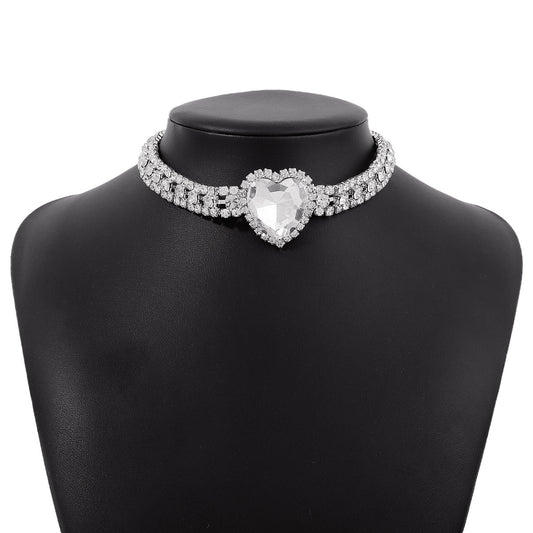 Chunky necklace with silver heart-shaped rhinestones